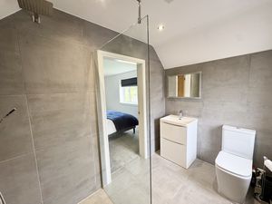 Master En-Suite- click for photo gallery